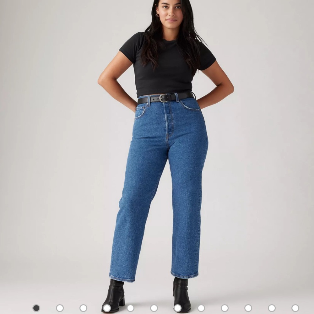 Levi’s ribcage straight ankle jean. Size 30. 99% Cotton.